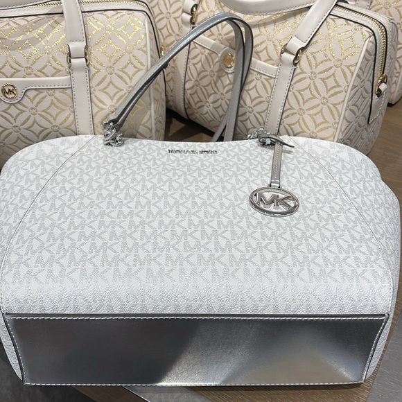 MICHAEL KORS 
Jet Set Travel Large Signature Chain Shoulder Tote Bag
Silver 
NWT - Picture 15 of 16